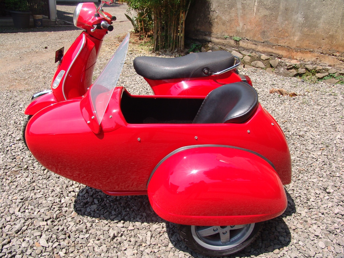 Scooter99 Vespa LX150 sidecar glossy red